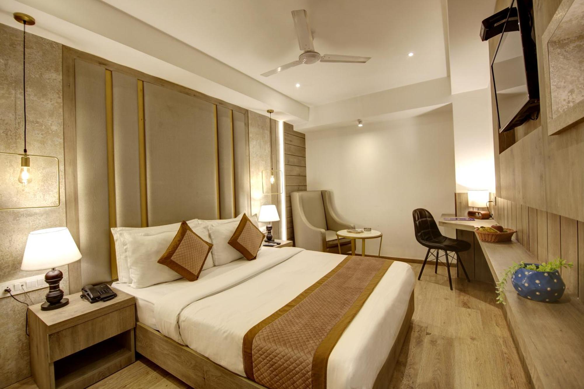 Hotel Town Grand Patel Nagar นิวเดลี ภายนอก รูปภาพ