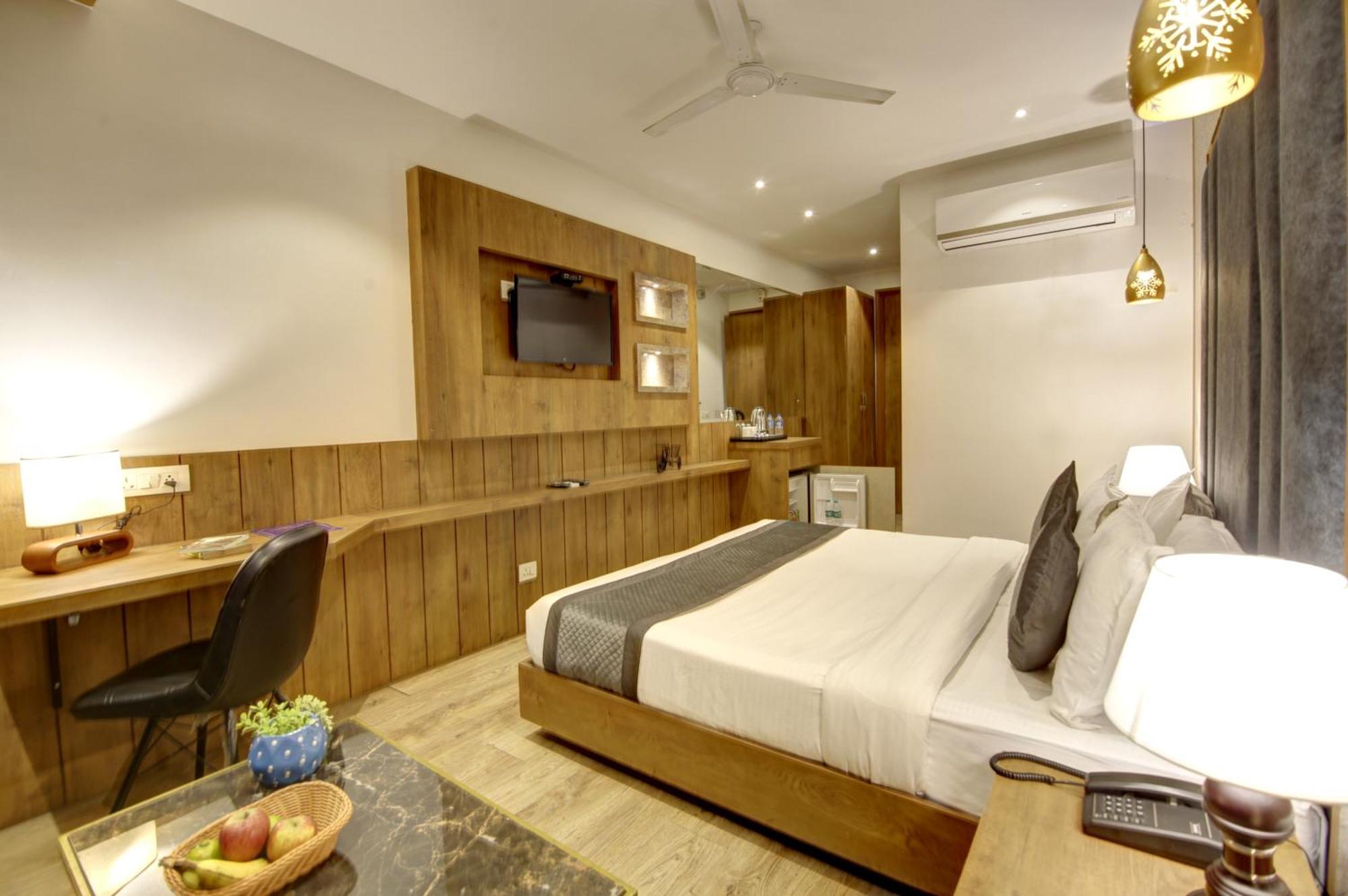 Hotel Town Grand Patel Nagar นิวเดลี ภายนอก รูปภาพ
