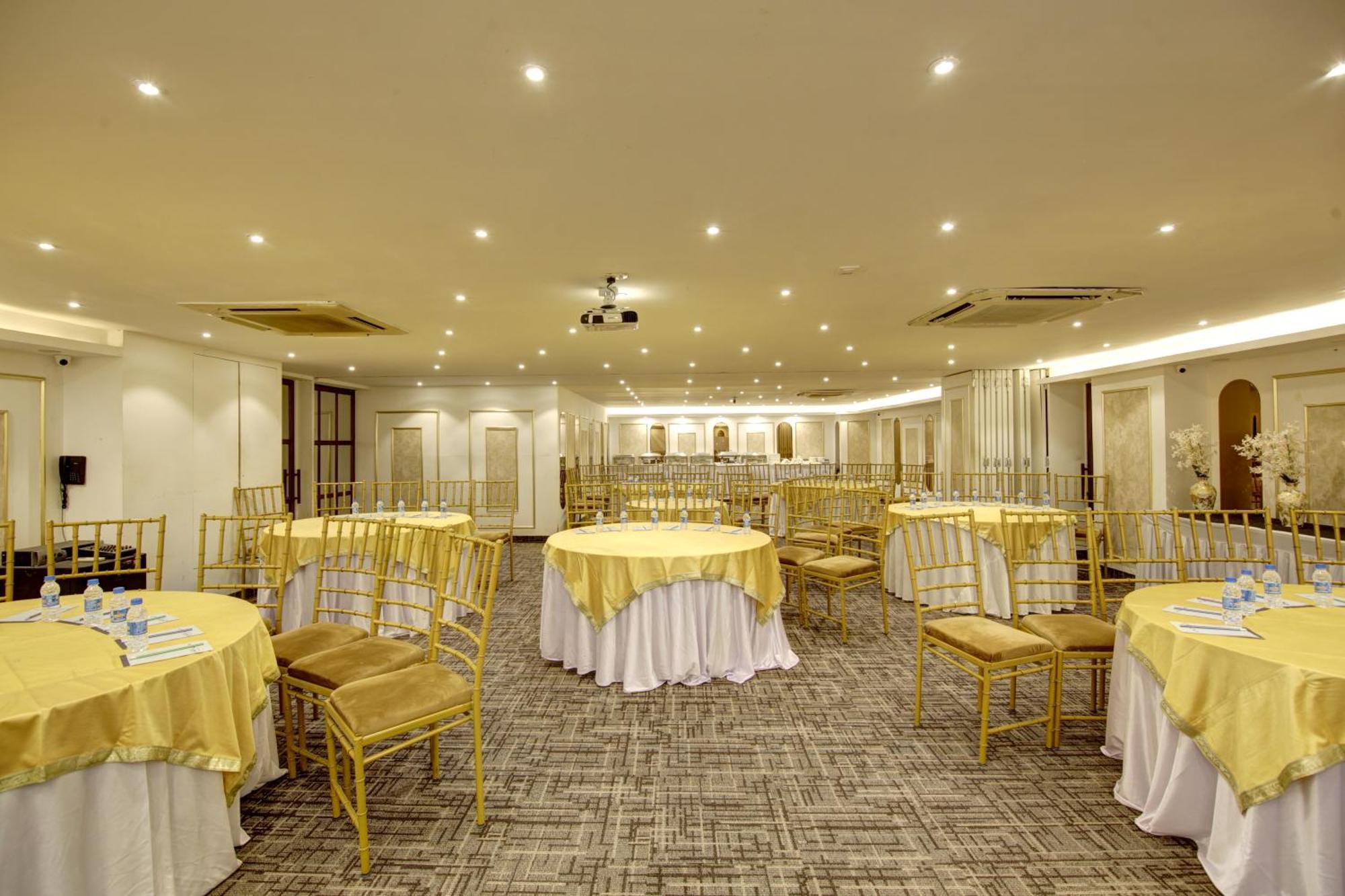 Hotel Town Grand Patel Nagar นิวเดลี ภายนอก รูปภาพ