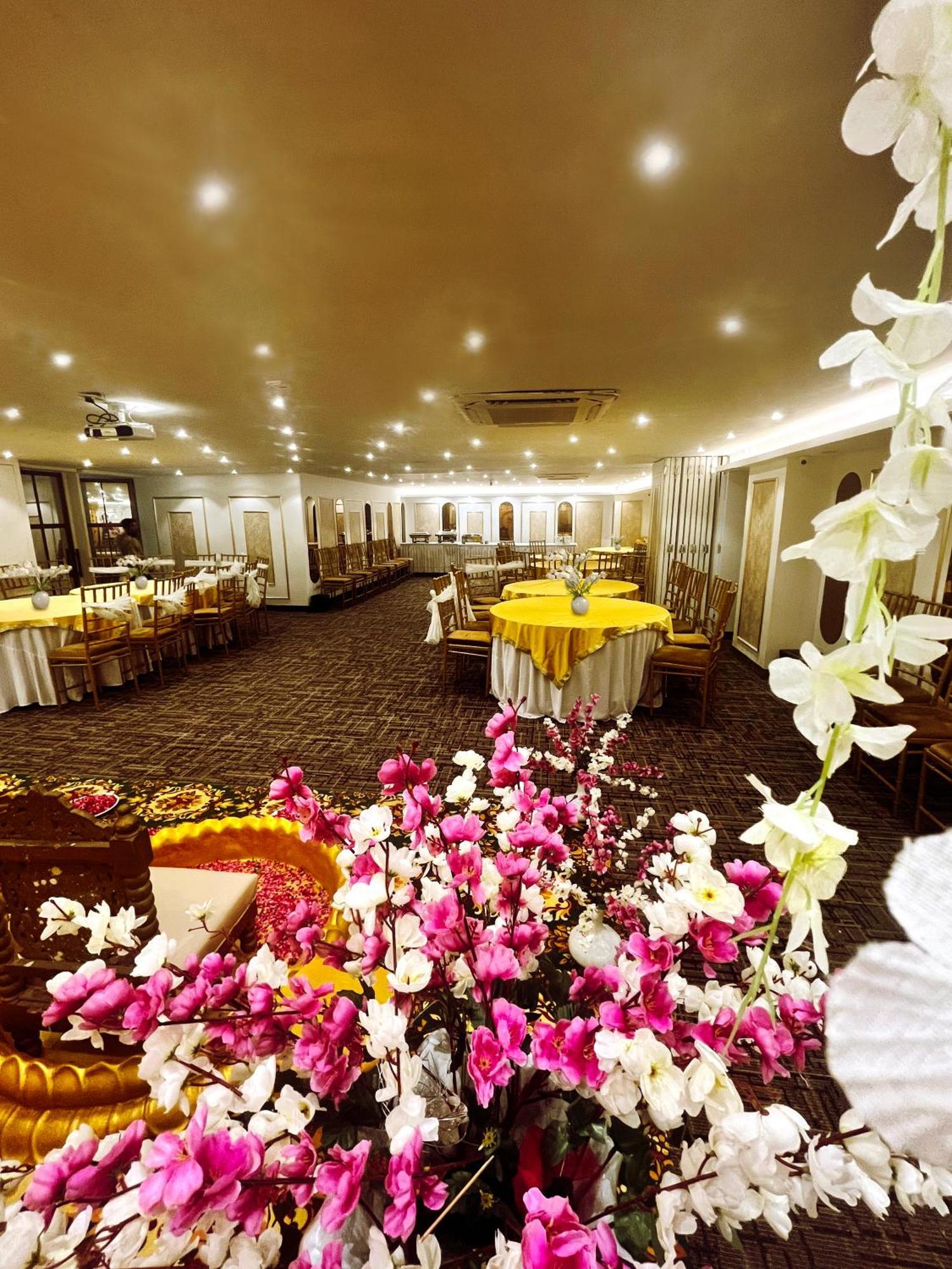 Hotel Town Grand Patel Nagar นิวเดลี ภายนอก รูปภาพ